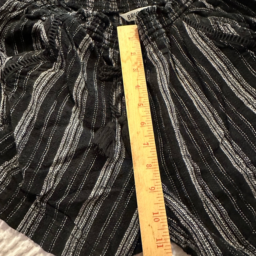 Women’s or Junior’s Black & White, Briggs Shorts, Size Medium - Picture 10 of 10